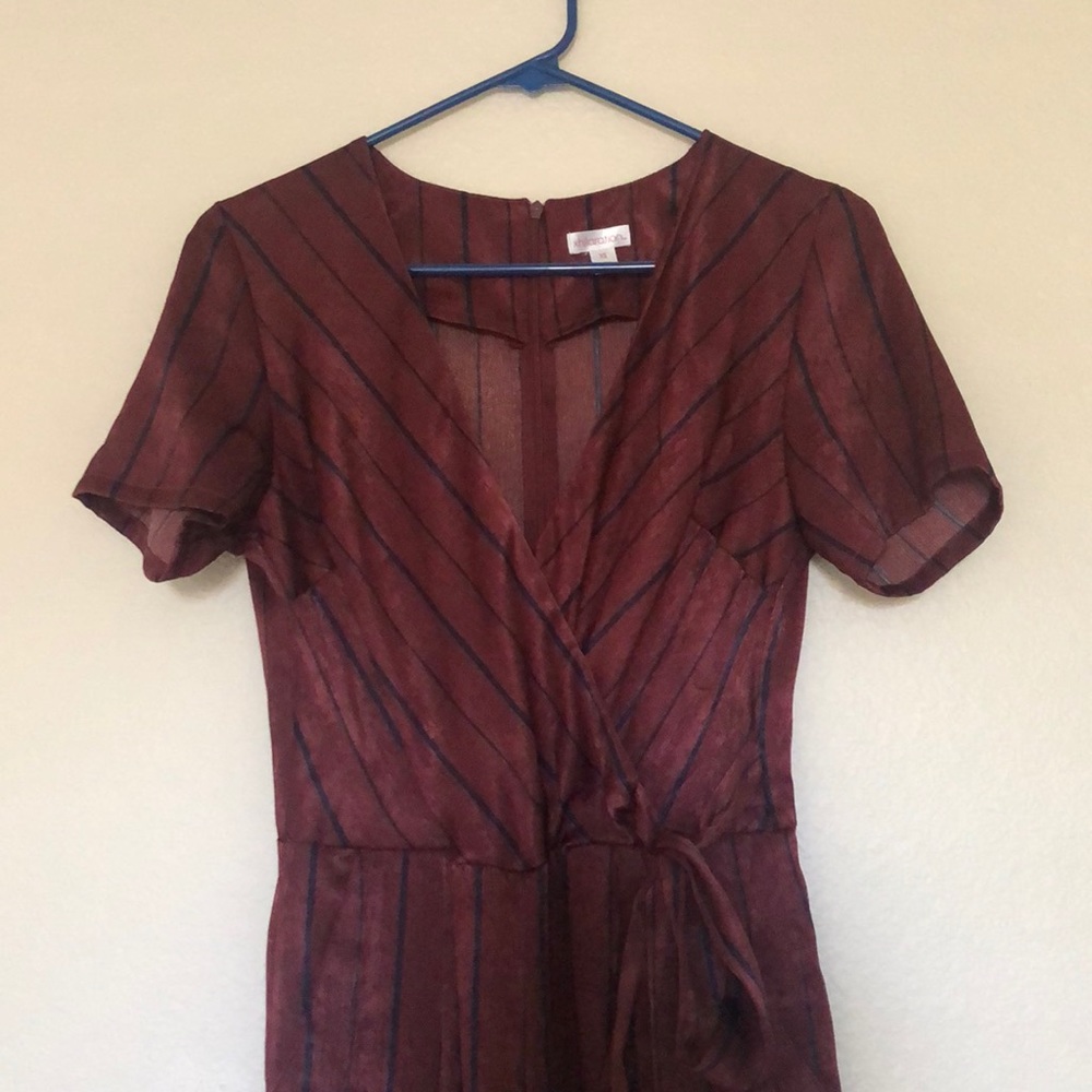 Burgundy and navy striped jumper sz xs